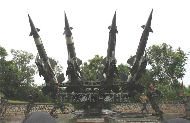 Trong ảnh: Huấn luyện báo động chiến đấu cấp 1 ở đại đội hỏa lực tên lửa C125M-Tiểu đoàn phòng không 116 (Sư đoàn 67). Ảnh: Trọng Đức-TTXVN