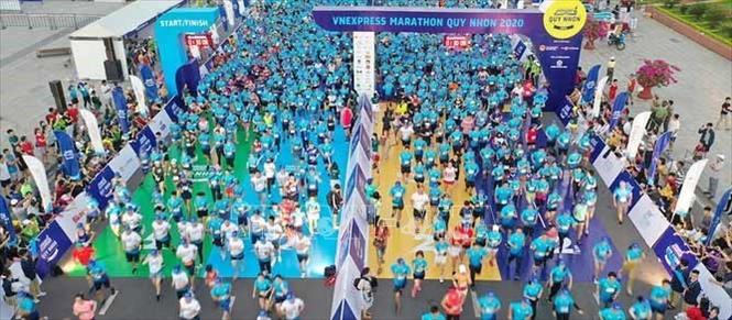 Trong ảnh: Hình ảnh sôi động tại giải Marathon VnExpress Quy Nhơn 2020. Ảnh: Phạm Kha – TTXVN
