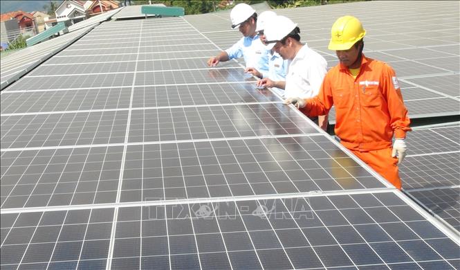 Trong ảnh: Công trình điện mặt trời mái nhà lớn nhất tỉnh Quảng Bình đi vào đóng điện vận hành. Ảnh: Đức Thọ - TTXVN
