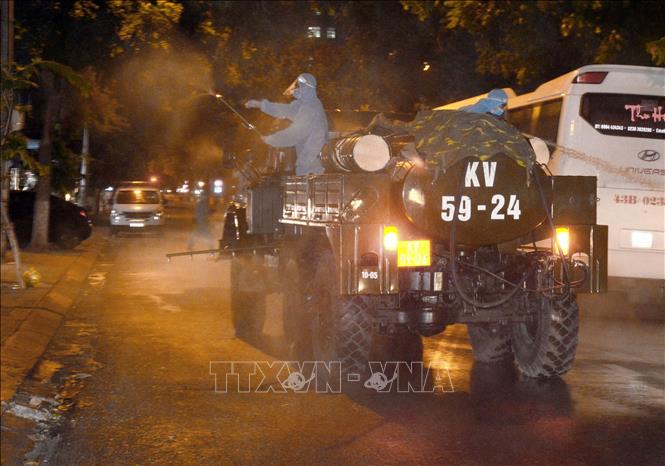 Photo: Relevant forces sterilize streets around the lockdown area in the central city of Da Nang. VNA Photo: Quốc Dũng