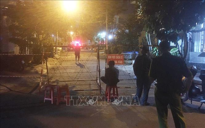 Trong ảnh: Đường số 10 thuộc khu phố 6, phường Hiệp Bình Chánh, quận Thủ Đức bị phong tỏa từ 17 giờ ngày 30/7. Ảnh: Đinh Hằng – TTXVN
