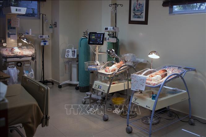 Trong ảnh: Các em bé sơ sinh mắc COVID-19 được điều trị tại bệnh viện ở Santiago de los Caballeros, CH Dominica ngày 24/7/2020. Ảnh: AFP/ TTXVN