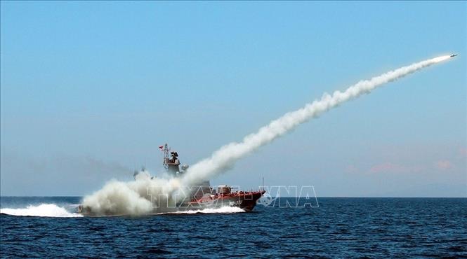 Trong ảnh: Tàu tên lửa hiện đại HQ-378 thuộc biên chế Lữ đoàn 167 (Vùng 2 Hải quân) diễn tập bắn đạn thật trên biển. Ảnh: Tư liệu/TTXVN phát