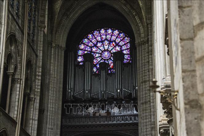 Trong ảnh: Chiến đàn organ ống tại Nhà thờ Đức Bà (Notre-Dame) ngày 16/4/2019. Ảnh: AFP/TTXVN