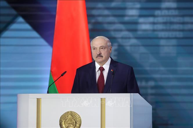 Trong ảnh: Tổng thống Belarus Alexander Lukashenko trong bài diễn văn trước toàn thể nhân dân tại Minsk, ngày 4/8/2020. Ảnh: AFP/ TTXVN