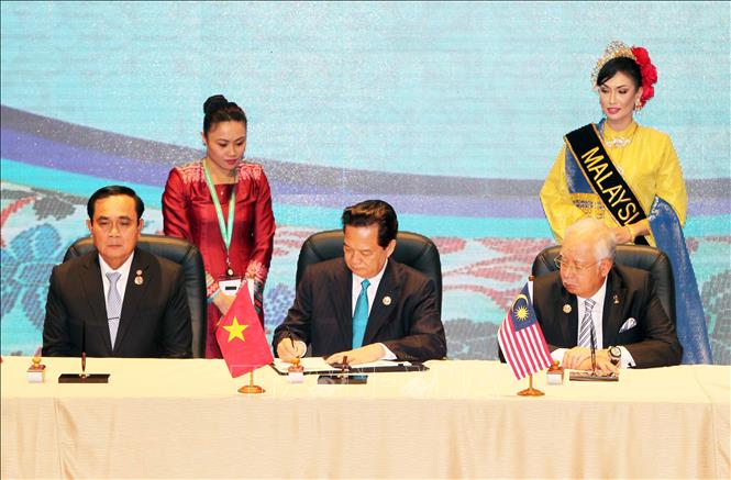 Trong ảnh: Thủ tướng Nguyễn Tấn Dũng tại lễ ký Công ước ASEAN về chống buôn bán người, nhất là phụ nữ, trẻ em, ngày 21/11/2015. Ảnh: Đức Tám – TTXVN