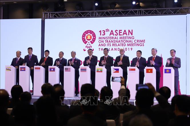 Trong ảnh: Các trưởng đoàn tại lễ khai mạc Hội nghị Bộ trưởng các nước ASEAN về phòng, chống tội phạm xuyên quốc gia lần thứ 13 (AMMTC-13), ngày 27/11/2019. Ảnh: Ngọc Quang-TTXVN 