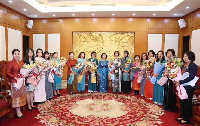 Trong ảnh: Chiều 3/3/2020, tại Hà Nội, Trưởng Ban Dân vận Trung ương Trương Thị Mai tiếp Nhóm Phụ nữ Cộng đồng ASEAN. Ảnh: Phương Hoa – TTXVN