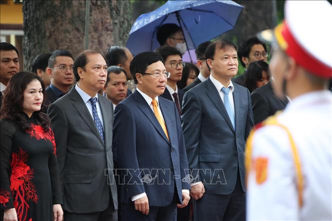 Photo: Delegates at the ceremony. VNA Photo: Lâm Khánh