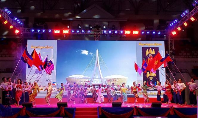 Trong ảnh: Biểu diễn văn nghệ tại lễ công bố biểu trưng và linh vật của SEA Games và ASEAN Para Games 2023. Vũ Hùng - Pv TTXVN tại Campuchia