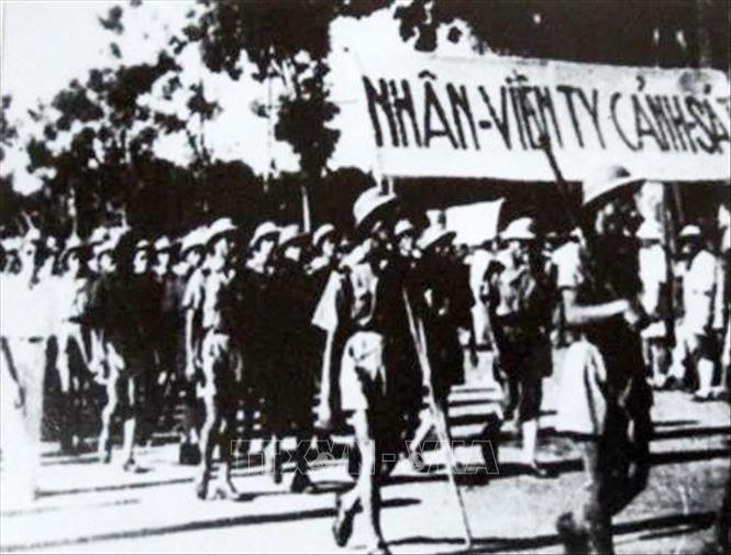 Trong ảnh: Nhân viên Ty Cảnh sát Hà Nội biểu dương lực lượng trong ngày 2/9/1945 tại Hà Nội. Ảnh: Tư liệu/TTXVN phát