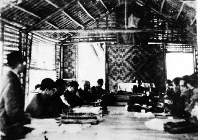 Trong ảnh: Chủ tịch Hồ Chí Minh chủ trì Hội đồng Chính phủ về việc đổi tên Thứ bộ Công an thành Bộ Công an, từ 27- 29/8/1953, tại chiến khu Việt Bắc. Ảnh: Tư liệu/TTXVN phát