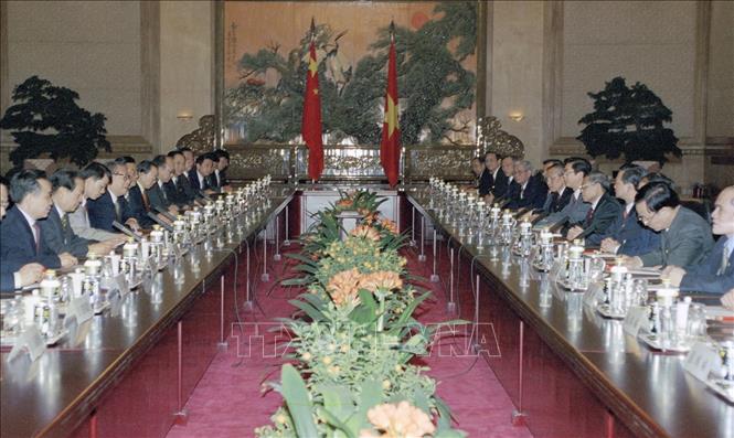 Trong ảnh: Tổng Bí thư Lê Khả Phiêu hội đàm với Tổng Bí thư, Chủ tịch Trung Quốc Giang Trạch Dân nhân chuyến thăm hữu nghị chính thức Trung Quốc từ 25/2 - 3/3/1999. Ảnh: Cao Phong - TTXVN