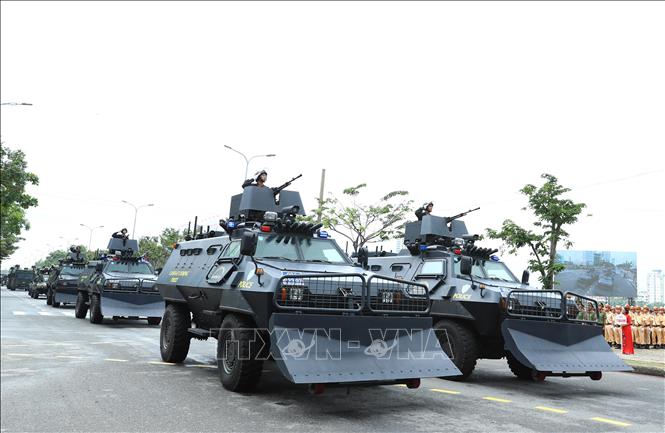 Trong ảnh: Lễ xuất quân và diễn tập phương án bảo vệ Tuần lễ cấp cao APEC 2017, sáng 24/10/2017 tại Đà Nẵng. Việc tổ chức thành công Hội nghị Cấp cao APEC 2017 là một minh chứng sống động về việc Việt Nam là một điểm đến an toàn, thân thiện và hấp dẫn. Ảnh: Thống Nhất - TTXVN