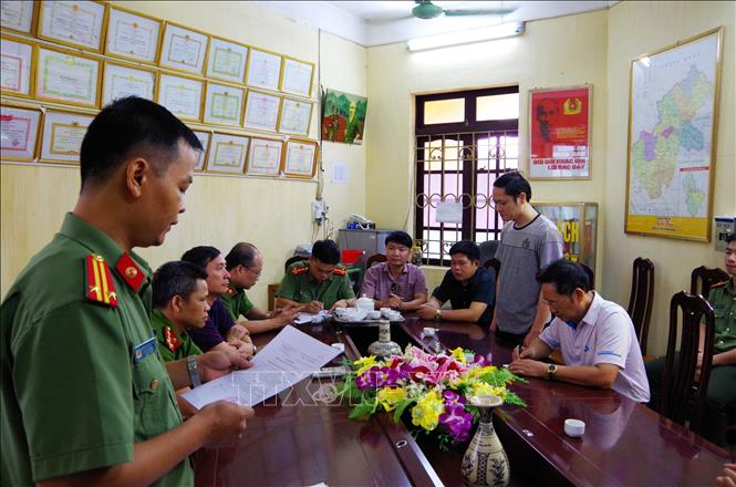 Trong ảnh: Cơ quan An ninh điều tra (Công an tỉnh Hà Giang) ra quyết định khởi tố bị can và lệnh bắt tạm giam 3 tháng đối với Phó Trưởng phòng Khảo thí và Quản lý chất lượng (Sở Giáo dục và Đào tạo Hà Giang) Vũ Trọng Lương, về tội 