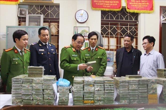 Trong ảnh: Tang vật vụ vận chuyển 288 bánh heroin, trị giá khoảng 57 tỷ đồng bị lực lượng Cảnh sát điều tra tội phạm về ma túy (Bộ Công an) triệt phá ngày 25/2/2018. Ảnh: TTXVN phát