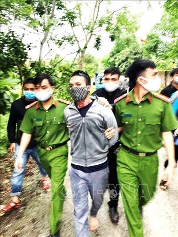Trong ảnh: Ngày 12/4/2020, Công an huyện Tuyên Hóa (Quảng Bình) triệt phá thành công chuyên án về ma túy, bắt giữ đối tượng Đinh Trường Sơn về hành vi tàng trữ, vận chuyển trái phép chất ma túy, thu giữ hơn 500 viên ma túy tổng hợp. Ảnh: TTXVN phát