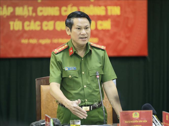 Trong ảnh: Đại tá Nguyễn Văn Viện, Cục trưởng Cục Cảnh sát điều tra tội phạm về ma túy phát biểu, thông tin tới phóng viên cơ quan báo chí. Ảnh: Doãn Tấn - TTXVN
