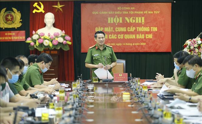 Trong ảnh: Đại tá Nguyễn Văn Viện, Cục trưởng Cục Cảnh sát điều tra tội phạm về ma túy phát biểu, thông tin tới phóng viên cơ quan báo chí. Ảnh: Doãn Tấn - TTXVN