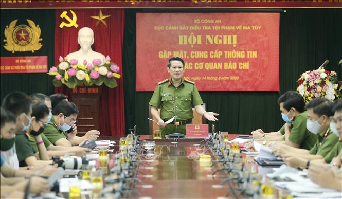 Trong ảnh: Đại tá Nguyễn Văn Viện, Cục trưởng Cục Cảnh sát điều tra tội phạm về ma túy phát biểu, thông tin tới phóng viên cơ quan báo chí. Ảnh: Doãn Tấn - TTXVN