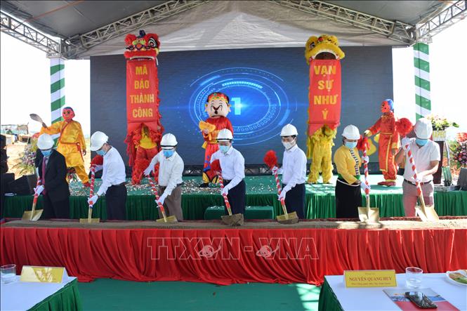 Trong ảnh: Lãnh đạo tỉnh Yên Bái và Công ty cổ phần Đầu tư BG Group tiến hành lễ khởi công.  Ảnh: TTXVN phát