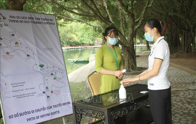 Photo: COVID-19 preventive measures are applied in Trang An Complex. VNA Photo: Thùy Dung