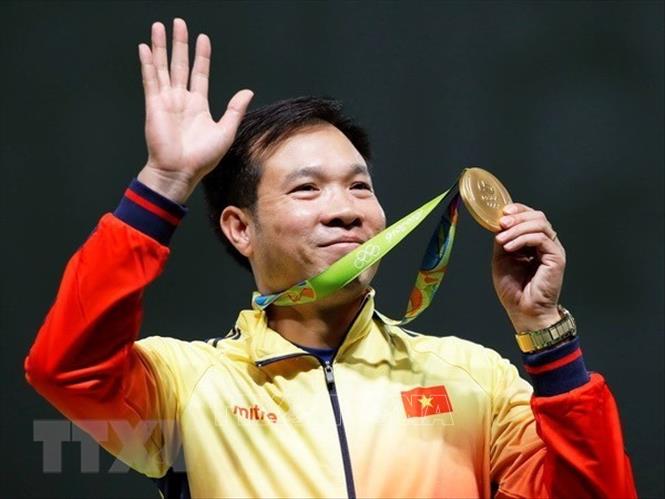 Những năm gần đây, thể thao Việt Nam ghi dấu ấn với thành tích ấn tượng trên đấu trường quốc tế. Sự thành công này là thành quả từ các chủ trương, đường lối đúng đắn của Đảng, Nhà nước đã luôn quan tâm, hỗ trợ cho thể thao Việt Nam nhiều năm qua, giúp thể thao nước nhà ngày càng vững bước trên các đấu trường khu vực, châu lục và thế giới. Trong ảnh: Xạ thủ quốc gia Hoàng Xuân Vinh thi đấu xuất sắc, giành HCV, HCB và phá kỷ lục nội dung 10m bắn súng ngắn hơi nam tại Thế vận hội Olympic tổ chức tại Brazil năm 2016. Ảnh: phát