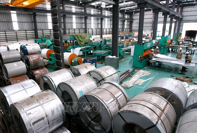 Việt Nam đã vượt qua ngưỡng nước nghèo, chậm phát triển trở thành nước có thu nhập trung bình; đang thực hiện có hiệu quả mục tiêu kiểm soát lạm phát, ổn định kinh tế vĩ mô, bảo đảm an sinh xã hội, duy trì tăng trưởng ở mức hợp lý. Trong ảnh: Đầu tư trực tiếp nước ngoài vào Việt Nam liên tục tăng mạnh trong hơn 30 năm đổi mới. Ảnh: Danh Lam – TTXVN