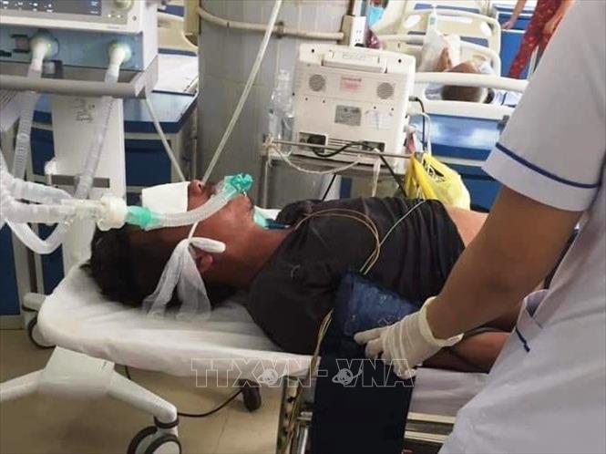 Trong ảnh: Anh Tâm diễn tiến bệnh quá nhanh, có chiều hướng xấu đang được cấp cứu tại bệnh viện. Ảnh: TTXVN phát