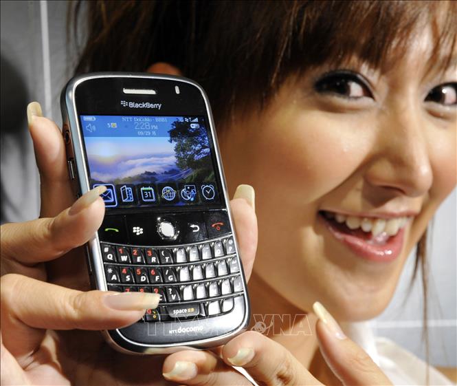 Trong ảnh (tư liệu): Điện thoại Blackberry được giới thiệu tại Tokyo, Nhật Bản. Ảnh: AFP/TTXVN 
