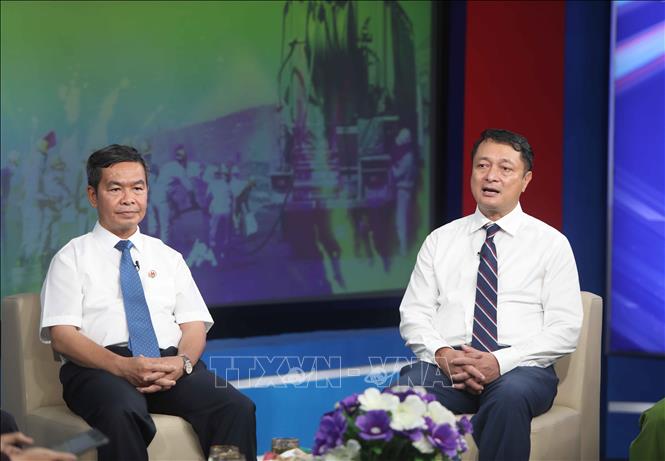 Trong ảnh: Ông Trần Văn Lượng, Cục trưởng Cục Kỹ thuật an toàn và Môi trường công nghiệp, Bộ Công Thương (bên phải) phát biểu tại tọa đàm. Ảnh: Thanh Tùng -  TTXVN