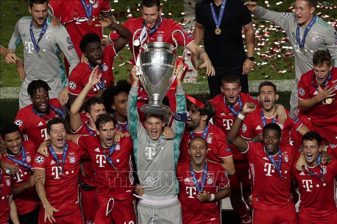 Trong ảnh: Niềm vui phút đăng quang vô địch UEFA Champions League của các cầu thủ Bayern Munich tại Lisbon (Bồ Đào Nha) ngày 23/8/2020. Ảnh: AFP/TTXVN