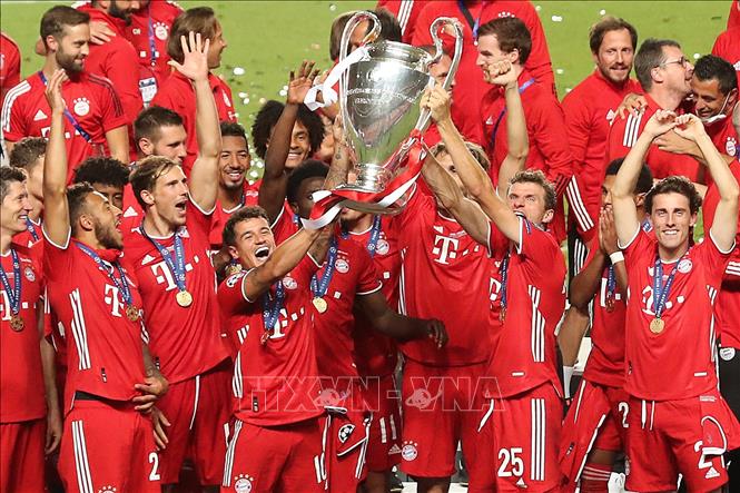 Trong ảnh: Niềm vui phút đăng quang vô địch UEFA Champions League của các cầu thủ Bayern Munich tại Lisbon (Bồ Đào Nha) ngày 23/8/2020. Ảnh: AFP/TTXVN