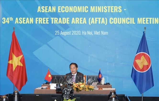 Photo: Minister of Industry and Trade Tran Tuan Anh chairs the online meeting. VNA Photo: Trần Việt