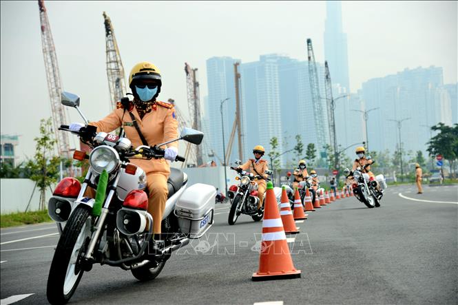 Photo: The police escort members practice a zigzag driving exercise. VNA Photo: Thành Chung