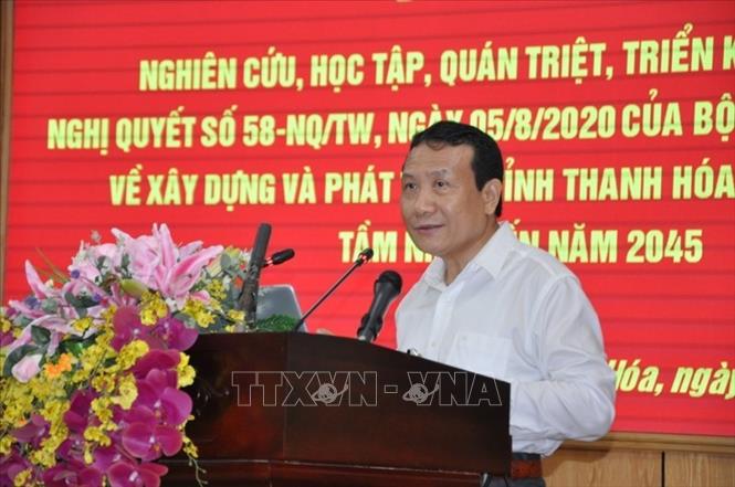 Trong ảnh: Phó Giáo sư, Tiến sĩ Nguyễn Hồng Sơn, Phó trưởng Ban Kinh tế Trung ương trình bày những nội dung cốt lõi của Nghị quyết số 58. Ảnh: TTXVN phát 
