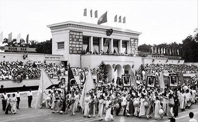 Trong ảnh: Diễu hành trên Quảng trường Ba Đình (Hà Nội) chào mừng Ngày Quốc khánh 2/9/1959. Ảnh: TTXVN
