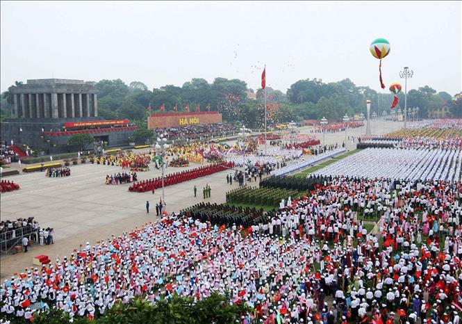 Trong ảnh: Sáng 10/10/2010, tại Quảng trường  Ba Đình Hà Nội diễn ra Lễ diễu binh, diễu hành chào mừng Đại lễ kỷ niệm 1000 năm Thăng Long- Hà Nội. Ảnh: TTXVN
