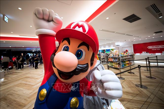 Trong ảnh: Nhân vật Mario trong trò chơi điện tử của Nintendo được trưng bày tại một cửa hàng ở Tokyo, Nhật Bản, ngày 19/11/2019. Ảnh: AFP/ TTXVN
