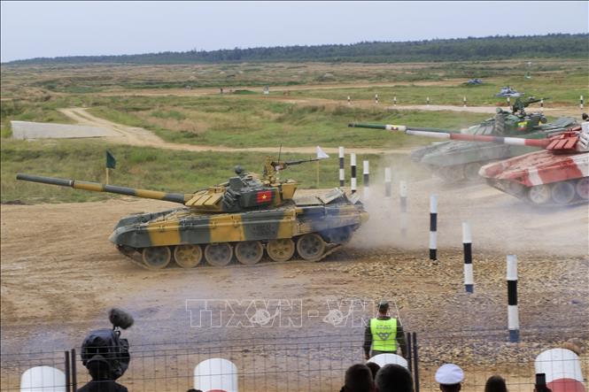 Photo: The tank team of the Vietnam People’s Army competes at the race. VNA Photo: Trần Hiếu