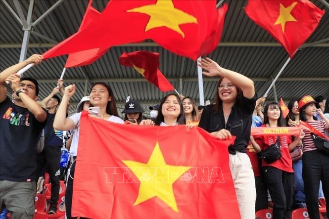 Photo: Vietnamese supporters for the VPA's tank team at the Games. VNA Photo: Trần Hiếu
