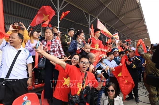 Photo: Vietnamese supporters for the VPA's tank team at the Games. VNA Photo: Trần Hiếu