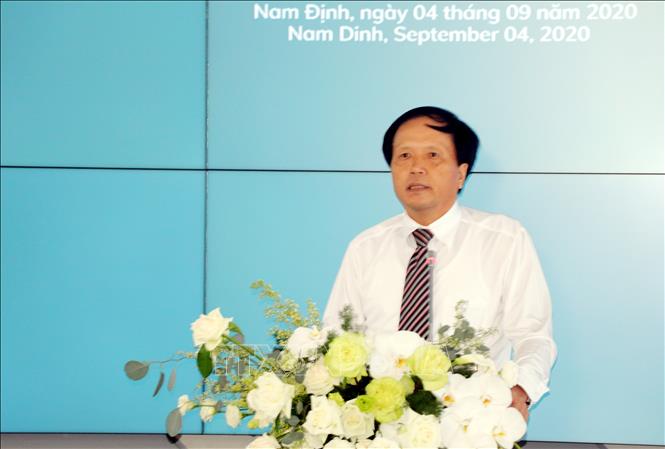 Trong ảnh: Ông Ngô Gia Tự, Phó Chủ tịch Thường trực UBND tỉnh Nam Định phát biểu tại lễ ký hợp đồng bàn giao đất cho nhà đầu tư xây dựng nhà máy ở Khu Công nghiệp Dệt may Rạng Đông - Aurora IP. Ảnh: Văn Đạt - TTXVN