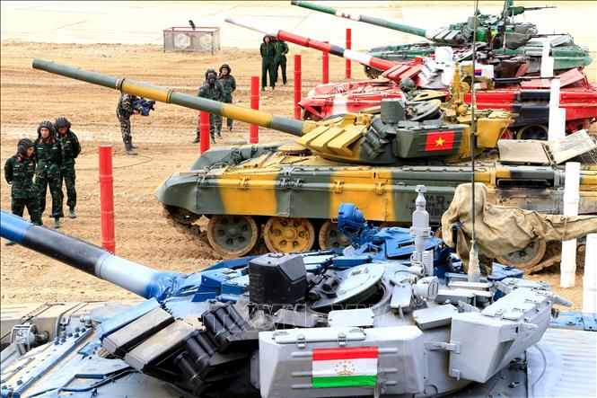 Trong ảnh: Đội tuyển xe tăng Việt Nam bước vào thi đấu trận chung kết bảng 2 nội dung Tank Biathlon cùng các đội tuyển Lào, Myanmar và Tajikistan. Ảnh: Trần Hiếu - Pv TTXVN tại Nga