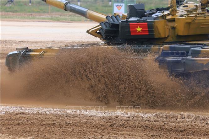 Trong ảnh: Kíp xe tăng Việt Nam thi đấu xuất sắc trong trận chung kết, đạt tốc độ di chuyển cao và bắn chính xác. Ảnh: Trần Hiếu - Pv TTXVN tại Nga