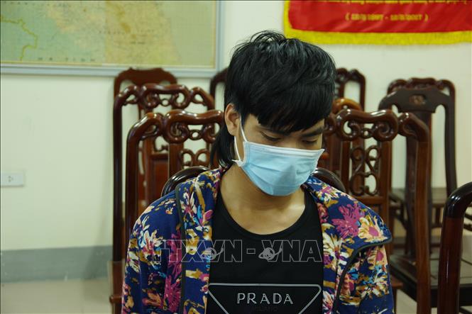 Trong ảnh: Đối tượng Phan Bá Linh (sinh năm 1995, trú tại xóm 3, xã Đức Sơn, huyện Anh Sơn, tỉnh Nghệ An) bị bắt giữ. Ảnh: TTXVN phát
