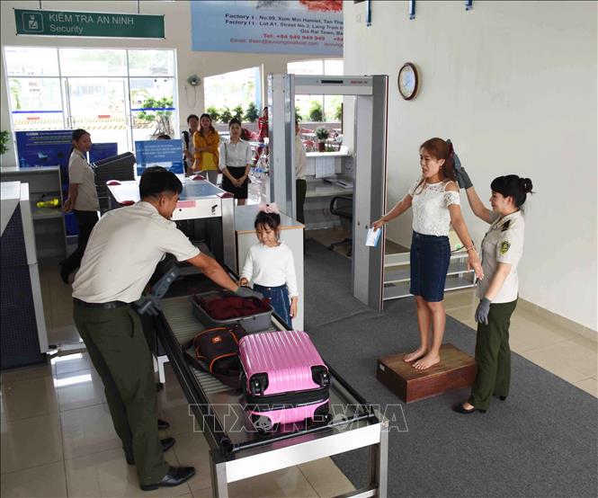 Năm 2019, tỉnh Cà Mau đón gần 2 triệu lượt khách du lịch trong khi mỗi ngày chỉ có một chuyến bay (loại máy bay ATR 72-500) đến và đi. Ảnh: Huỳnh Anh - TTXVN