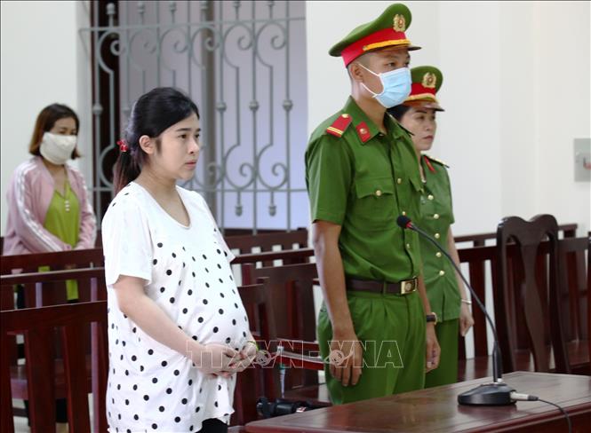 Trong ảnh: Nguyễn Thị Ngọc Bích tại phiên xét xử. Ảnh: Tây Ninh - TTXVN
