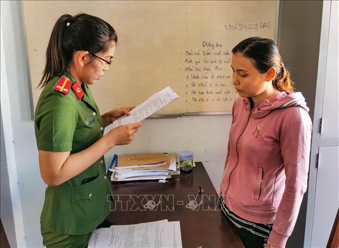 Trong ảnh: Bị can Lê Thị Hồng Trang tại cơ quan Công an. Ảnh: Thanh Liêm - TTXVN