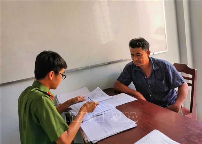 Trong ảnh: Bị can Nguyễn Hoàng Hiển tại cơ quan Công an. Ảnh: Thanh Liêm - TTXVN